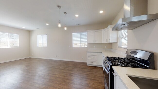 Building Photo - 1203 W Gardena Blvd
