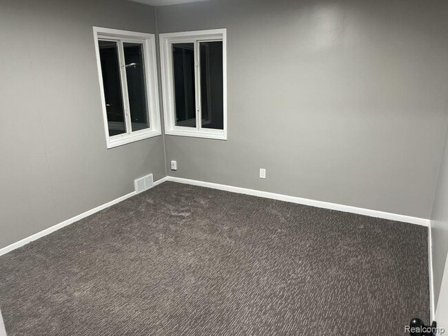 Building Photo - 4445 Oakvista Ave