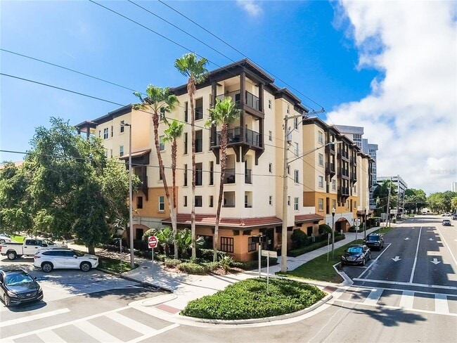 Building Photo - 200 4th Ave S