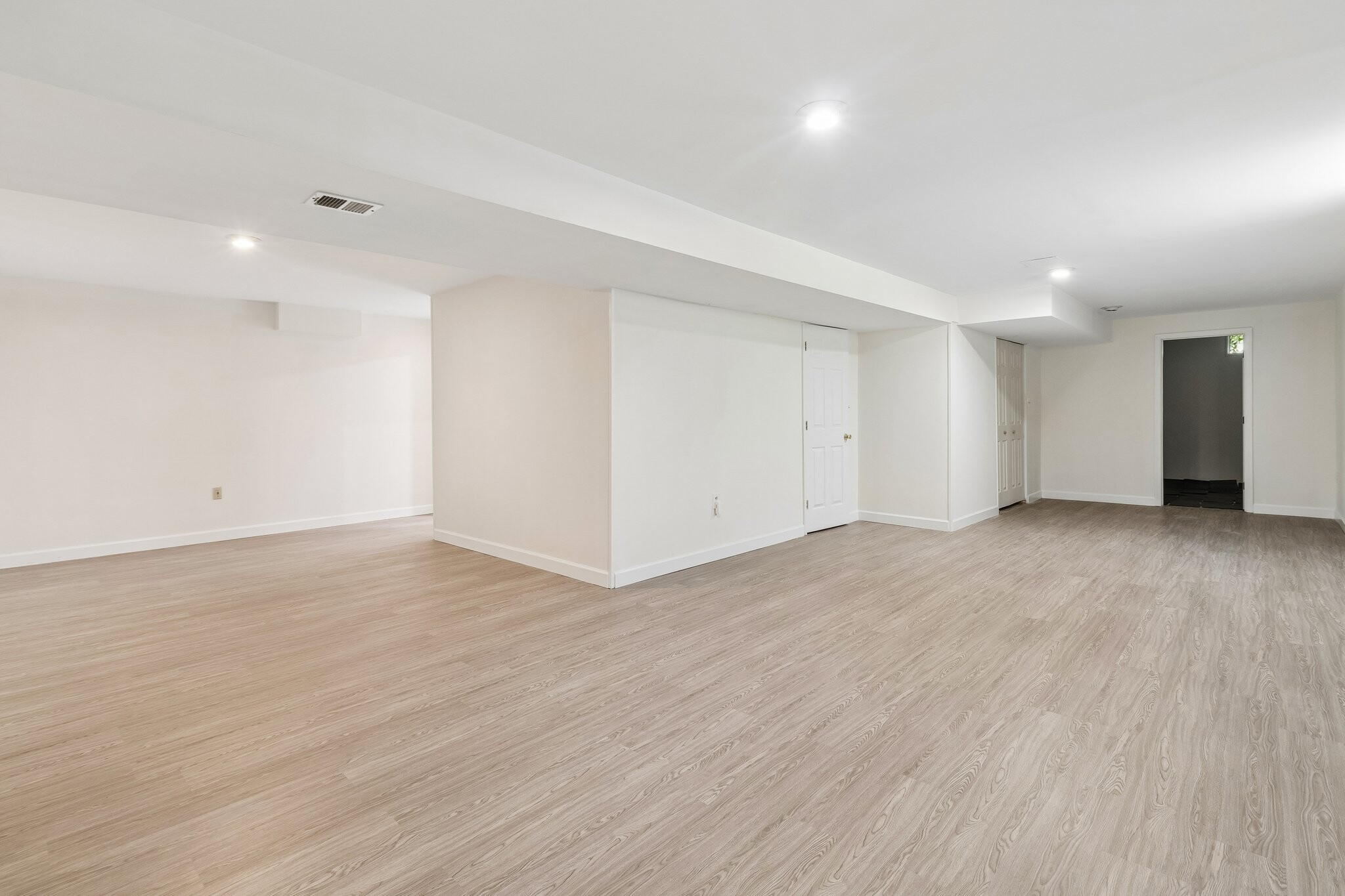 Building Photo - 820 Chatsworth Dr