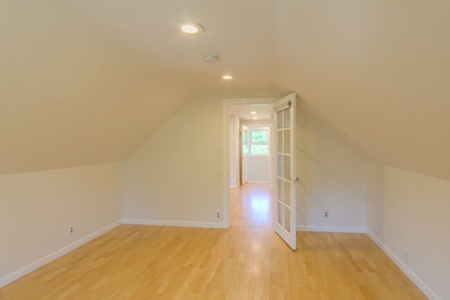 Building Photo - 3Bd/1.5Ba Seattle House