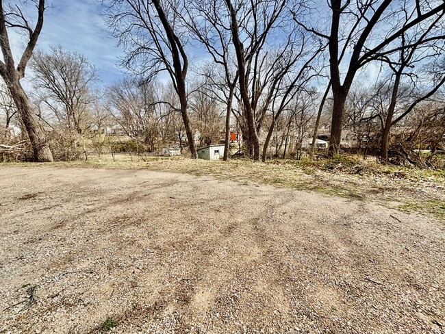 Building Photo - Beautifully Renovated 5-Bedroom Home with ...