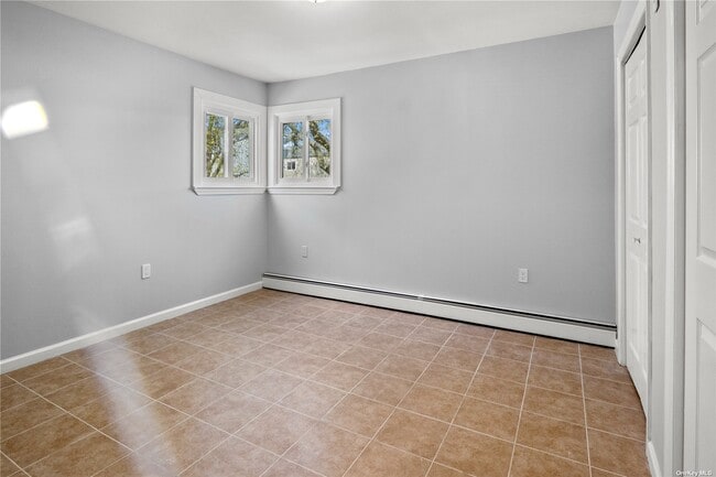 Building Photo - 675 S Long Beach Ave