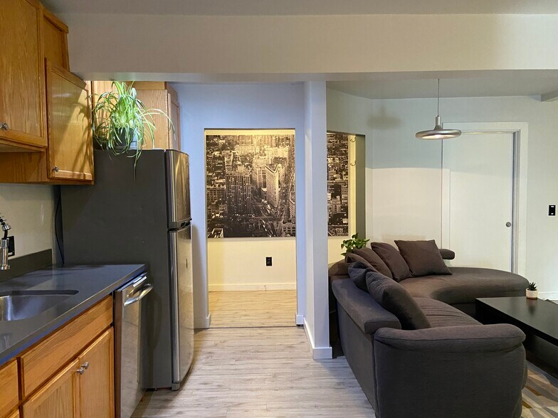 Building Photo - 1043 Sanborn Ave