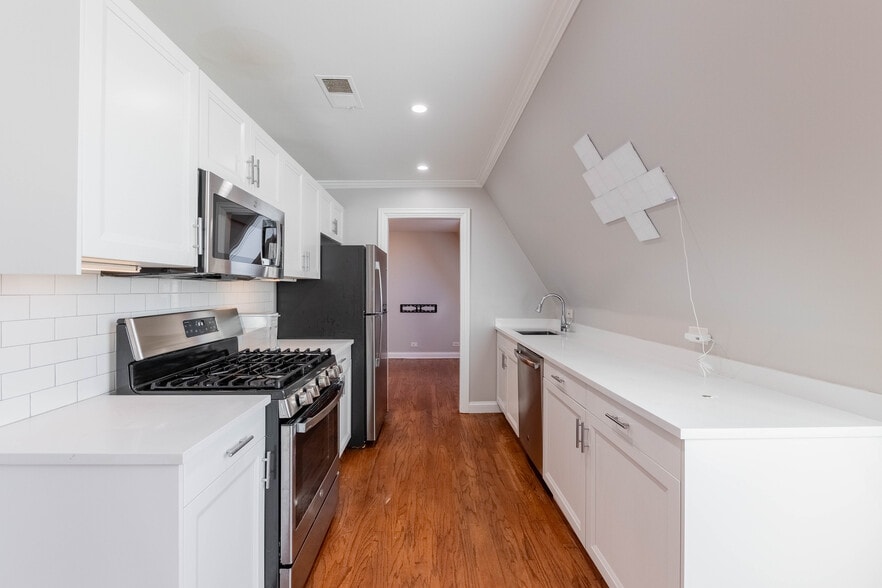 Building Photo - 4938 S Drexel Blvd