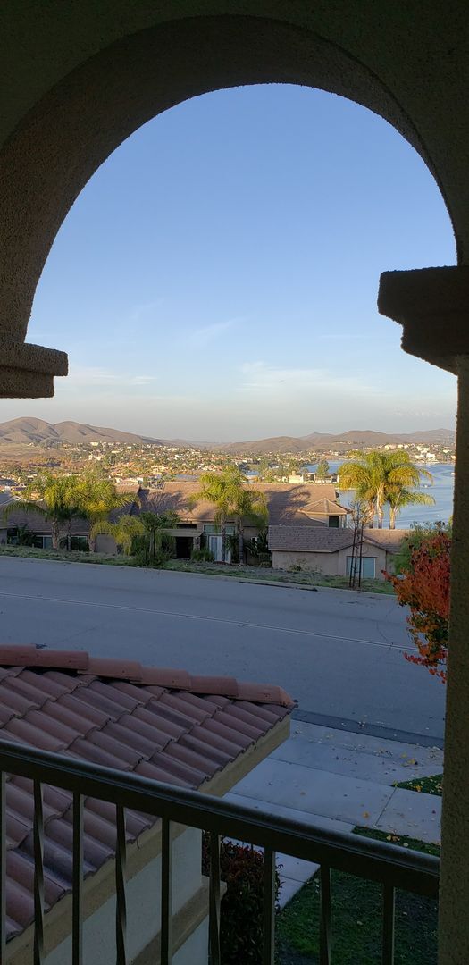 Building Photo - 70 Vía De La Valle