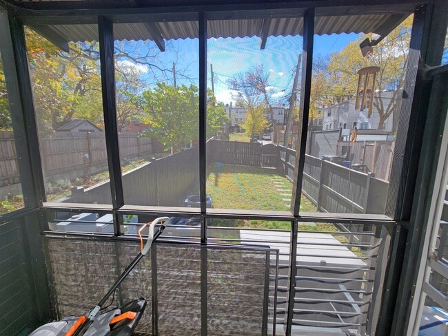 Building Photo - 724 Taylor St NW