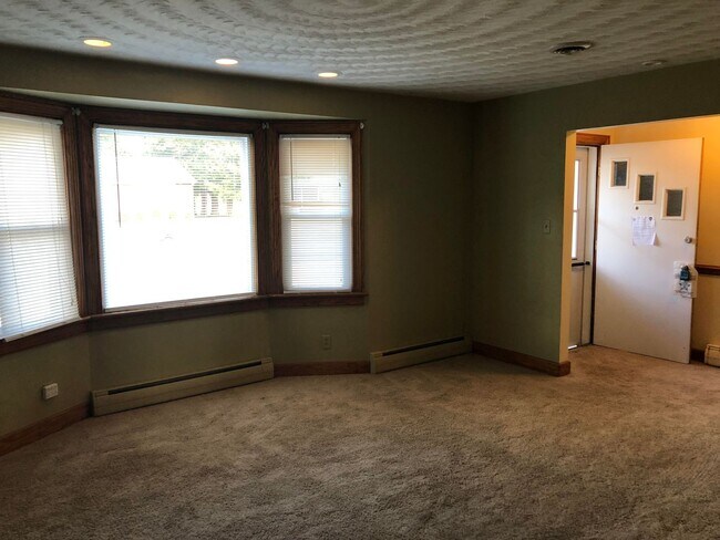 Building Photo - Charming Ranch Style Home! "ASK ABOUT OUR ...