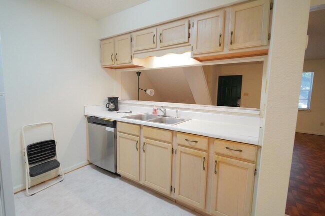 Building Photo - 2335 Parrot Ln