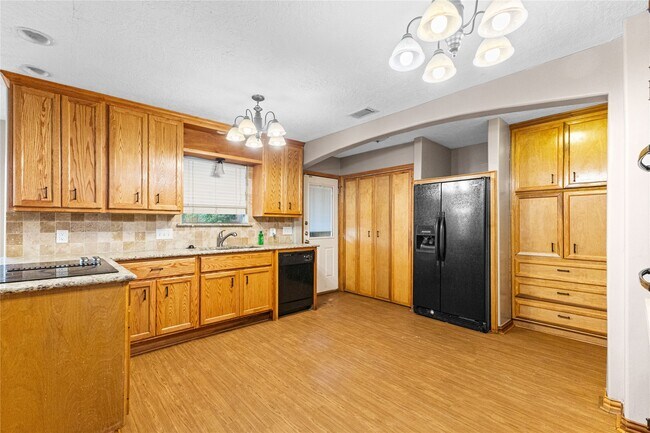 Building Photo - 5718 Upper Lake Dr