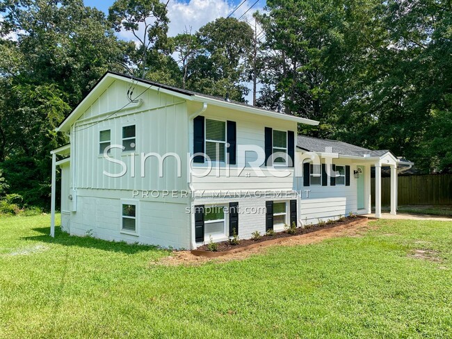 Building Photo - FULLY RENOVATED 3 / 2 Home - Available Now...