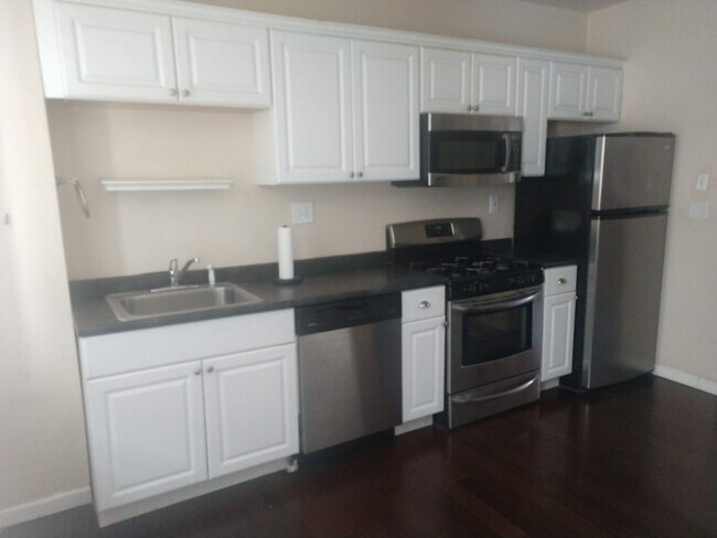 Building Photo - Beautiful Home for Rent With Some Utilitie...