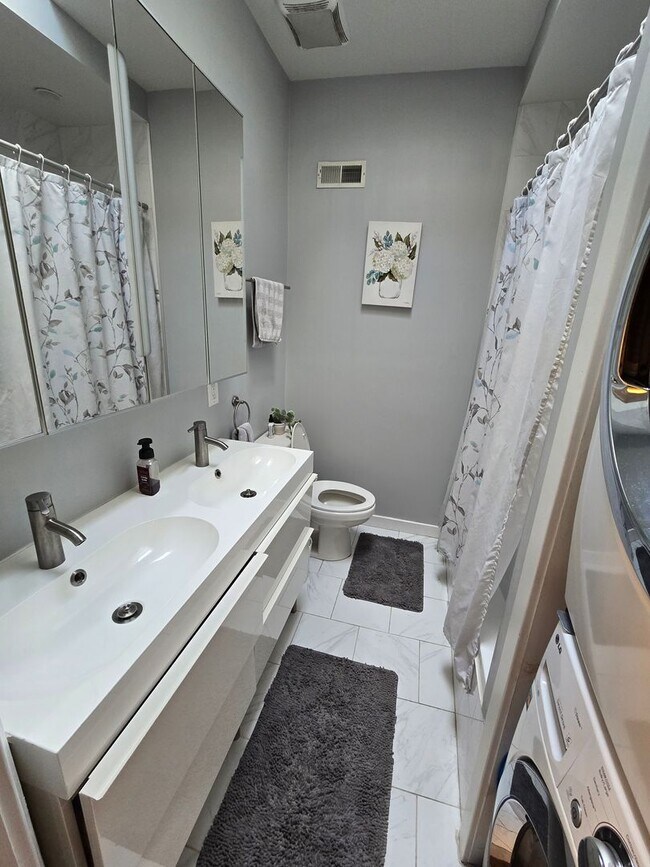 Building Photo - Bright 3 bed 1.5 bath in WHITMAN SOUTH PHI...