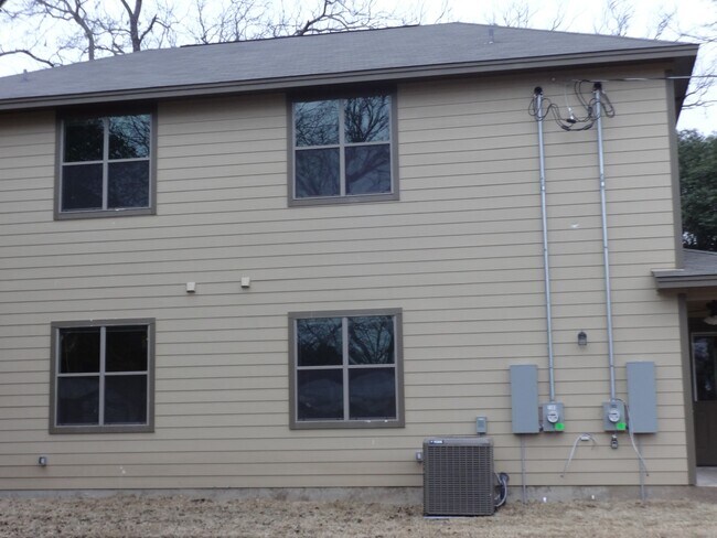 Building Photo - 1103 Martin Luther King Dr