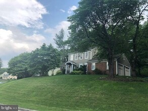 Building Photo - 1700 Abbey Oak Dr