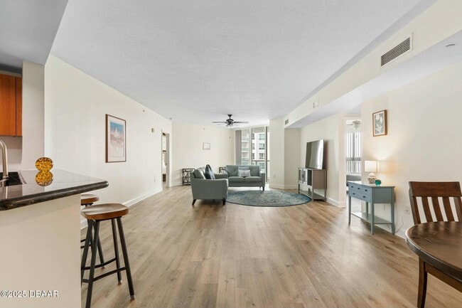 Building Photo - 231 Riverside Dr