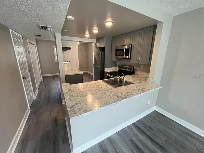 Building Photo - 705 Russell Ln