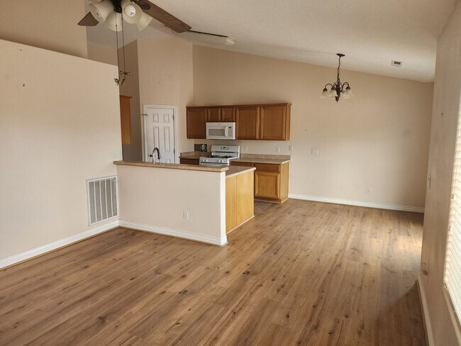 Building Photo - 1421 Northern View Dr