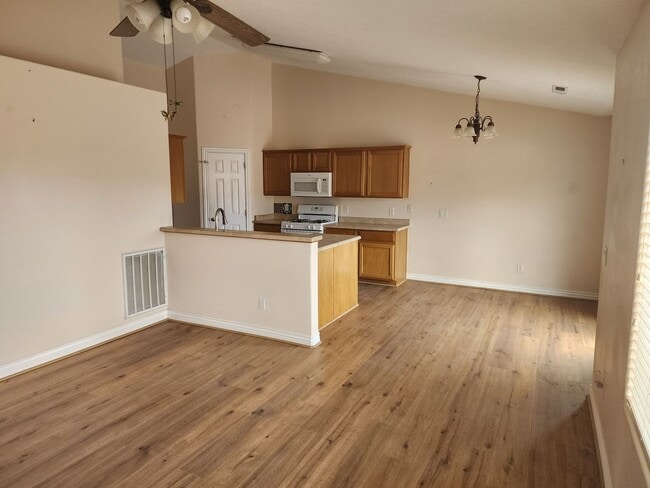 Building Photo - Charming home