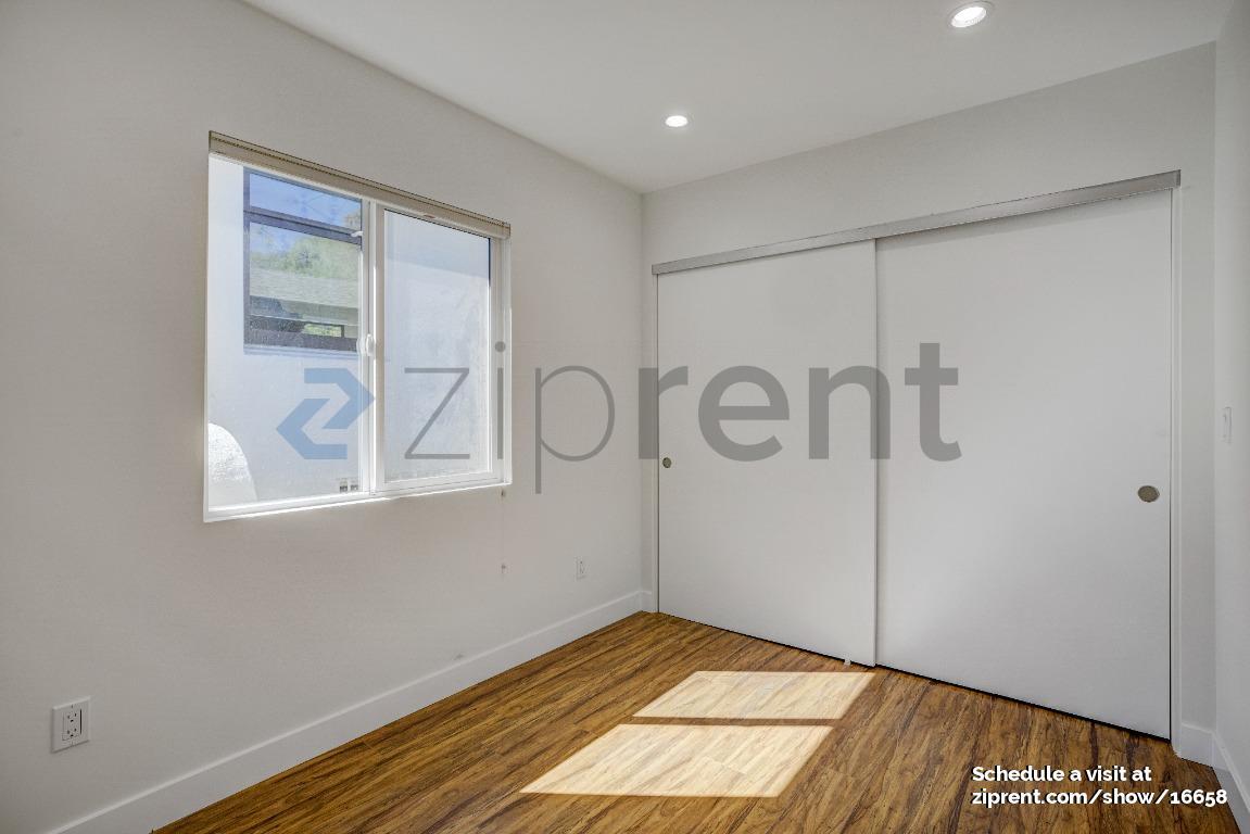 Building Photo - Unit