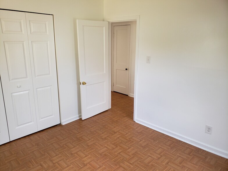 Back bedrrom - 651 Plater St