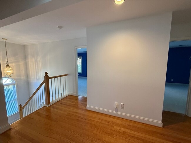 Building Photo - 935 Charter Oaks Dr