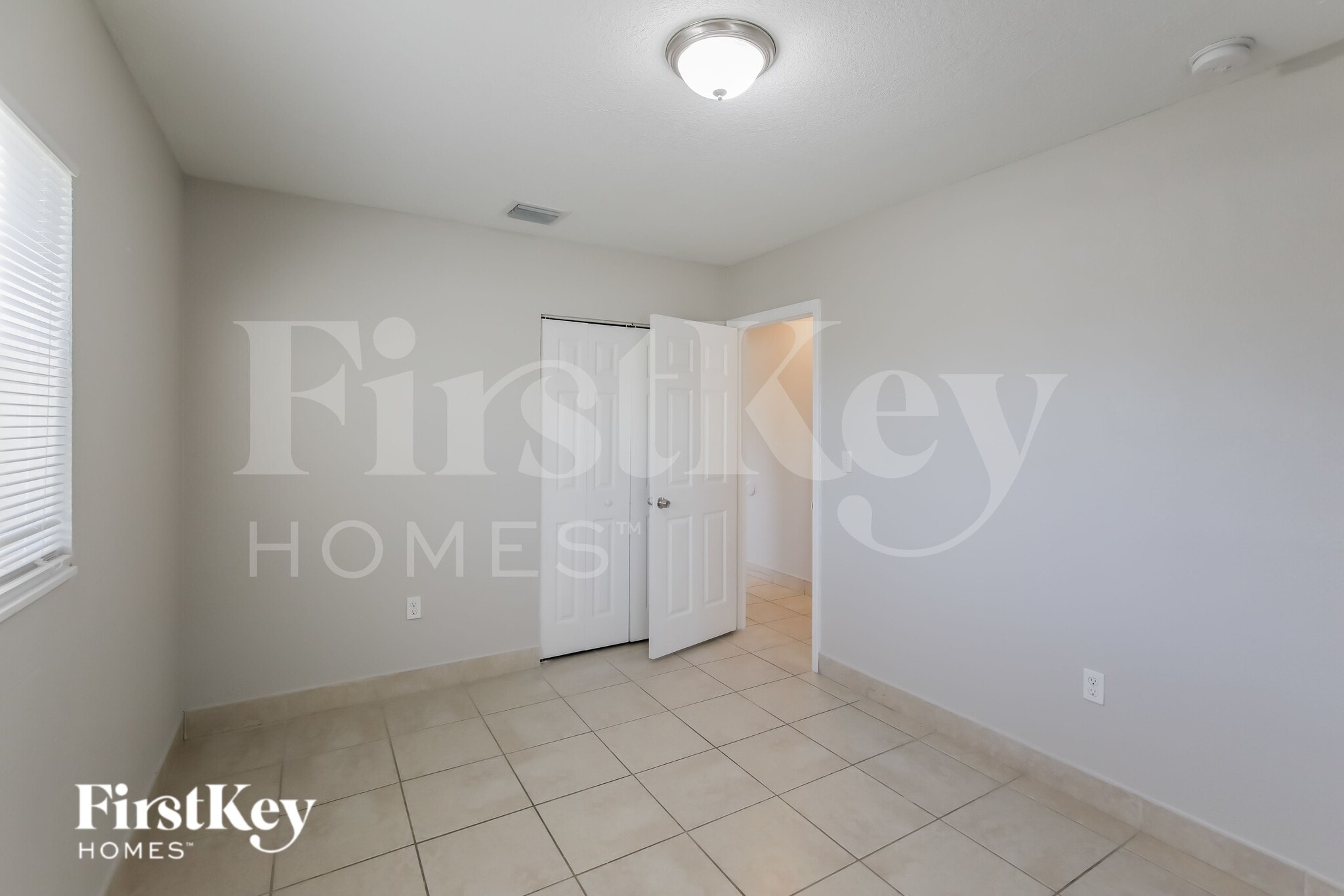 Building Photo - 1231 NE 214th St