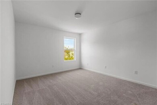 Building Photo - Spacious 3-Bedroom Townhome with Private Patio, Central HVAC & In-Unit Laundry Hookups