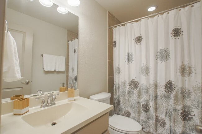 Building Photo - 47 N Lochwood Way