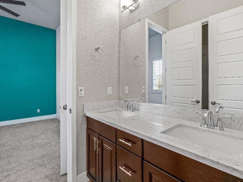 Building Photo - 325 Eagle Creek Ct