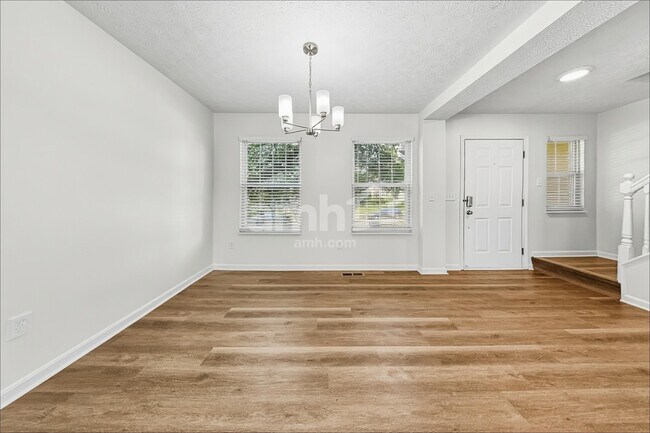 Building Photo - 2044 Woodmere Ct