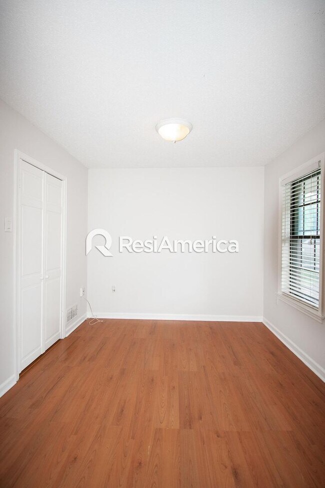 Building Photo - Newly Renovated 3/2 In Bartlett