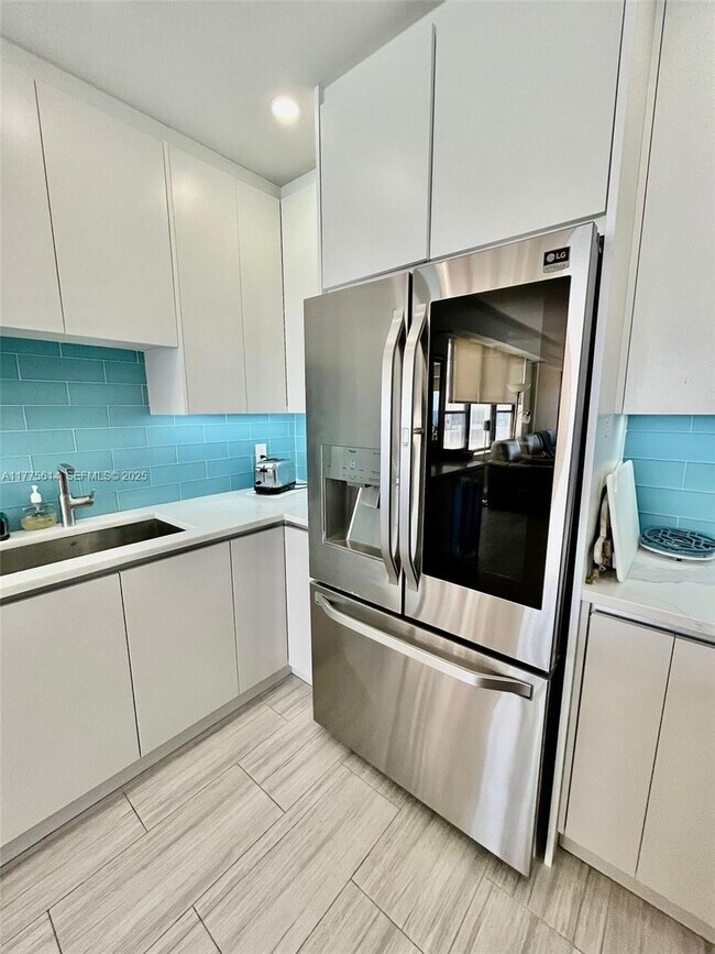 Building Photo - 3505 S Ocean Dr