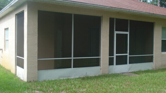 Building Photo - 4/2/2, Beautiful and Spacious!