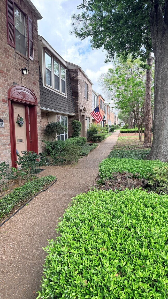 Building Photo - 6349 Briar Rose Dr
