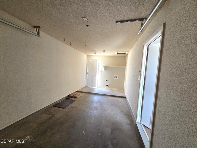 Building Photo - 2304 Tierra Serena Rd