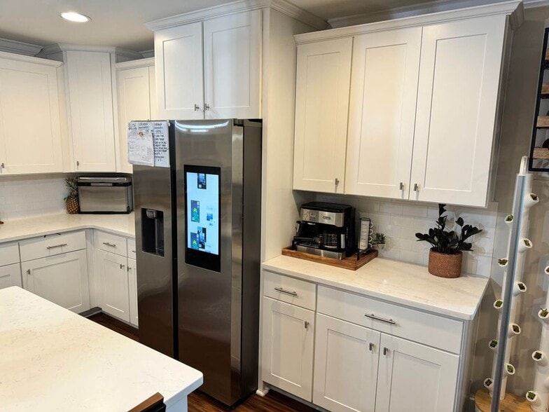 Building Photo - 120 Herman Dr