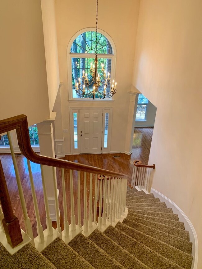 Building Photo - AMAZING Luxurious Residence, Near Educational Facilities, With Upscale Amenities!