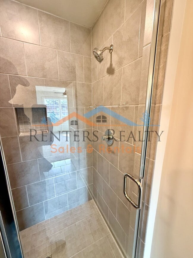 Building Photo - Modern Luxury Townhouse in the Heart of Huntsville