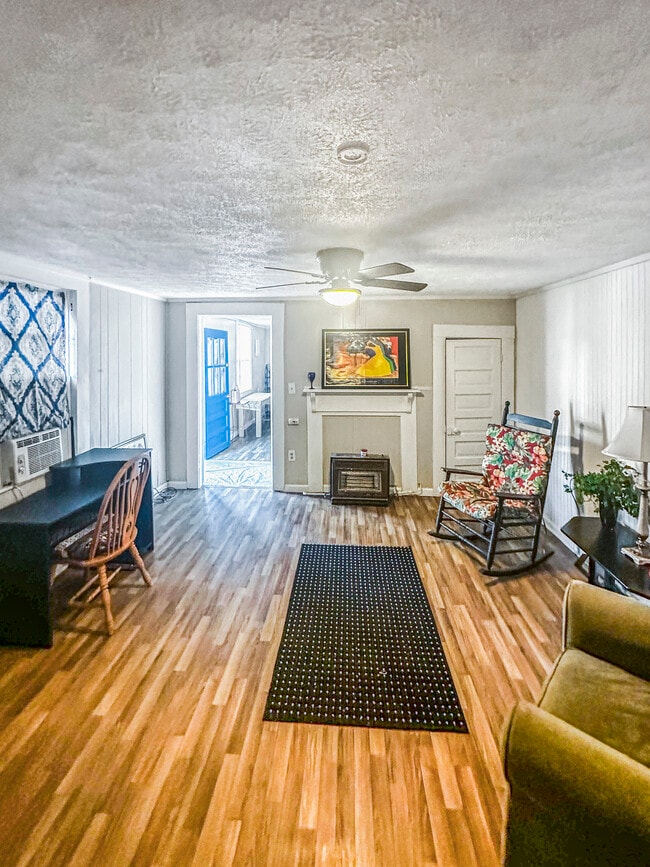 Building Photo - 210 Thurston Ave