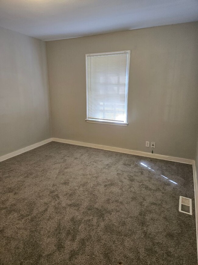 Building Photo - 2BR/1BA House recently renovated-** Specia...