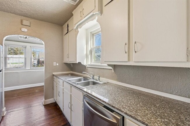 Building Photo - 1220 NW 43rd St