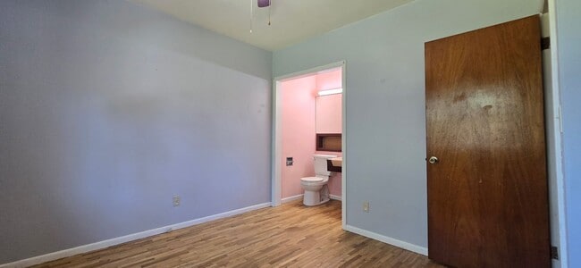 Building Photo - Adorable 3 Bedroom Home