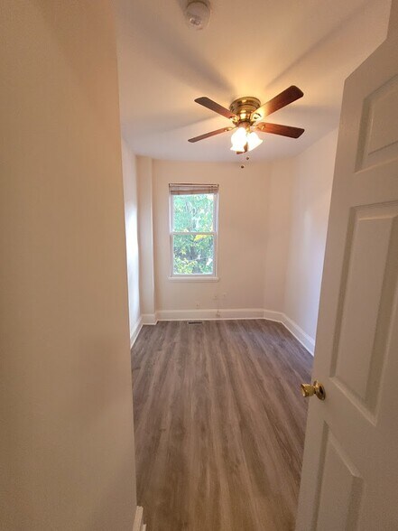 Building Photo - 417 I St NE