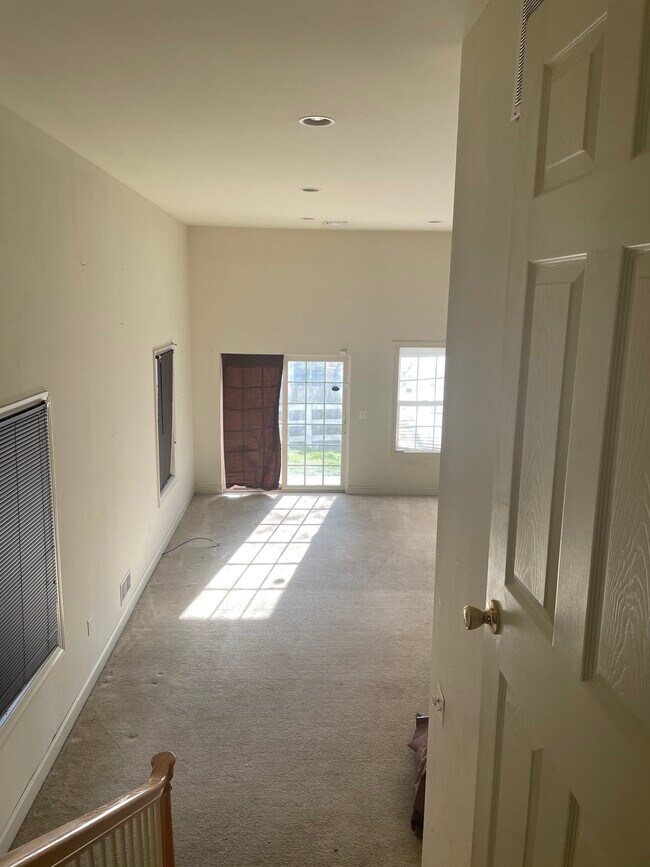 Building Photo - 257 Lemonte St