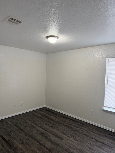 Building Photo - 609 Kings Way Dr