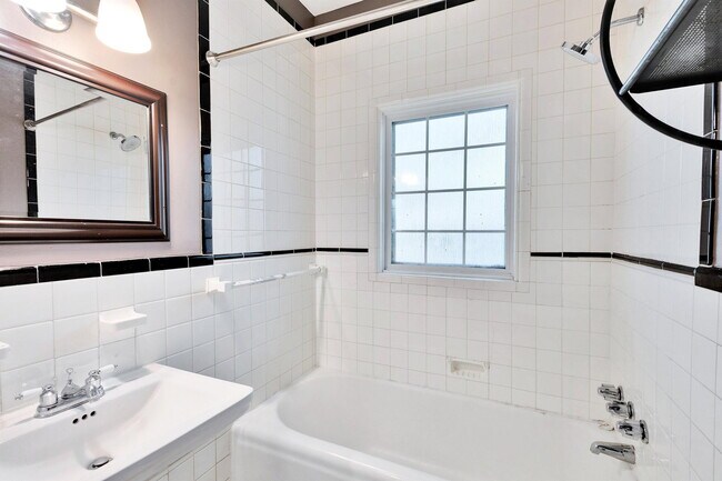 Building Photo - 1511 W 30th St