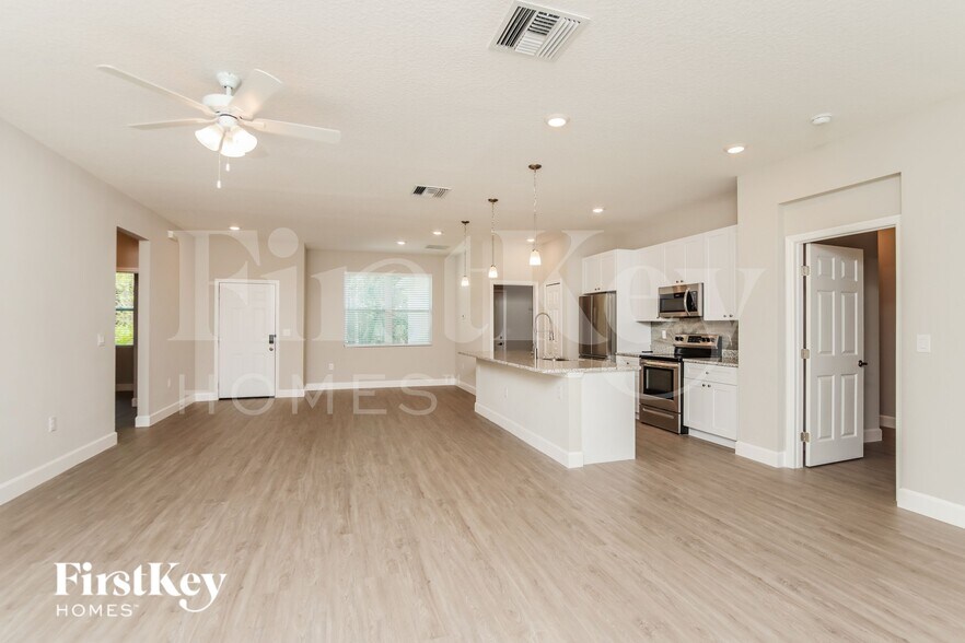 Building Photo - 164 Todd St SE