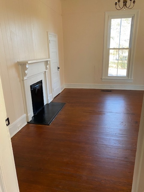 3 spacious bedrooms with hardwood floors. - 527 Cambridge Ave E