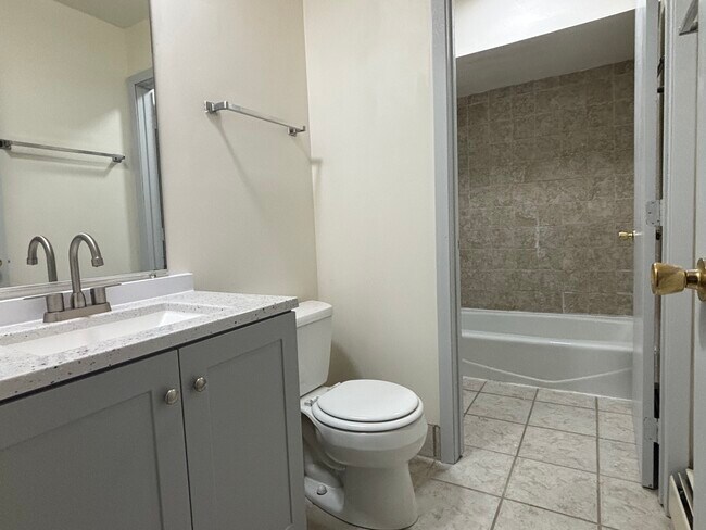bathroom 1 - 15 Echo Ct